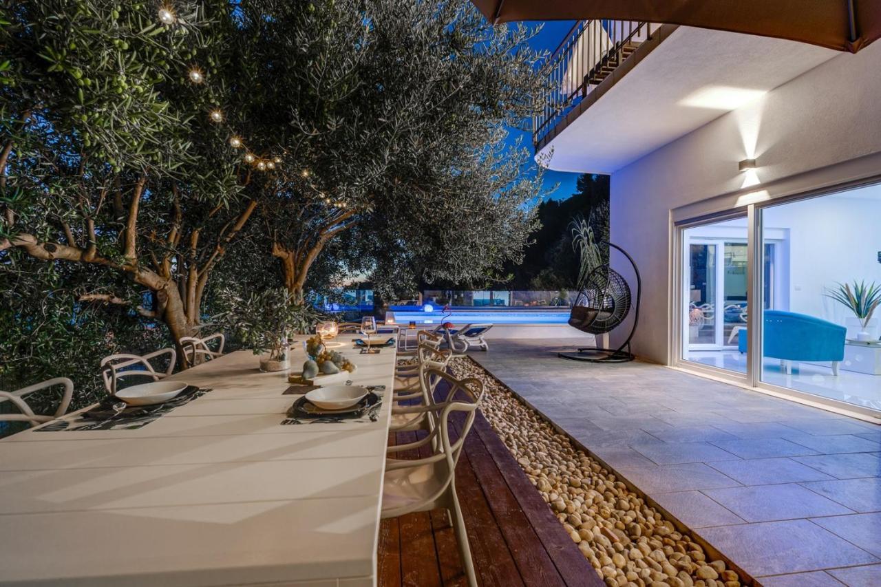 New! Lea 5-bedroom With Private Pool And Amazing Views Of And Sea *