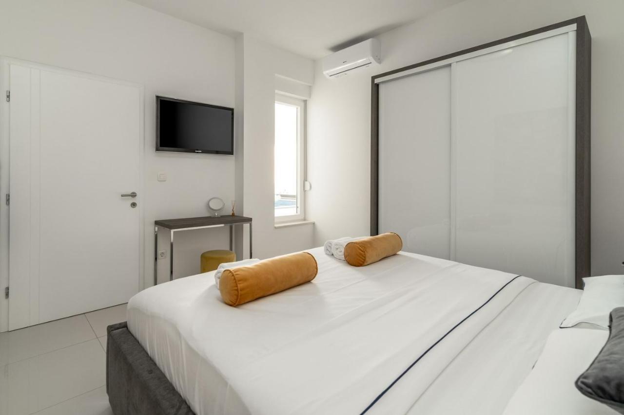 New! Lea 5-bedroom With Private Pool And Amazing Views Of And Sea *