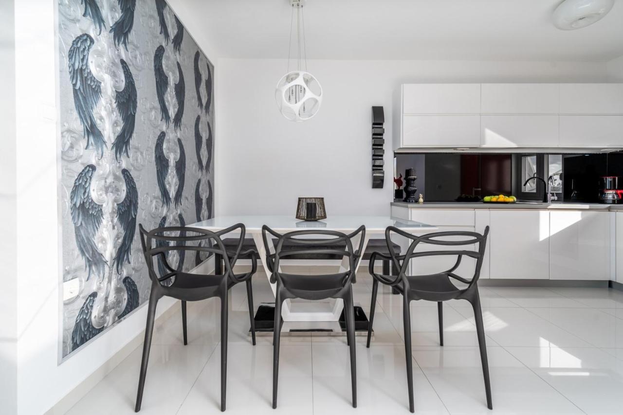 New! Lea 5-bedroom With Private Pool And Amazing Views Of And Sea