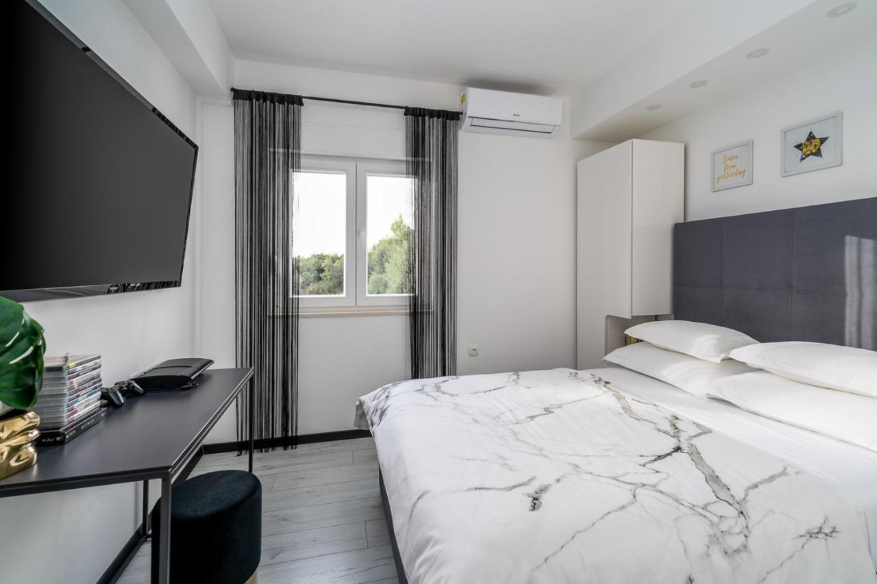 New! Lea 5-bedroom With Private Pool And Amazing Views Of And Sea Villa Makarska