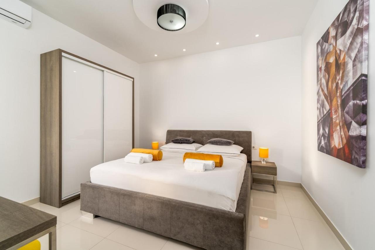 New! Lea 5-bedroom With Private Pool And Amazing Views Of And Sea *